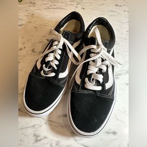 Vans Old Skool Shoe worn once , brand new